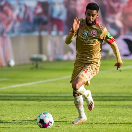 مدافع ماينز يكسر الرقم القياسي لديفيز وحكيمي