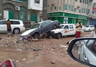 بالصور.. صدمة شعبية في المكلا من خسائر السيول