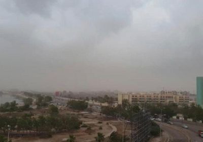 سقوط أمطار متفاوتة الغزارة على عدن