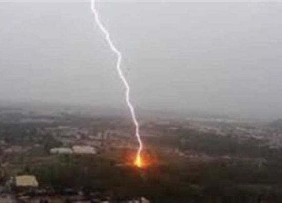 صاعقة رعدية تباغت طفل وشقيقته في طورالباحة