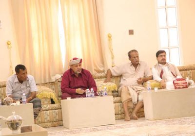 آل عفرار والقميري يستعرضان التطورات في المهرة