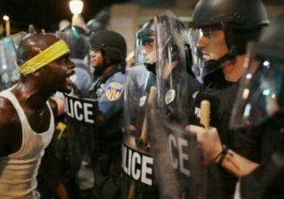 تبرئة شرطي أطلق النار على شاب أسود بأمريكا