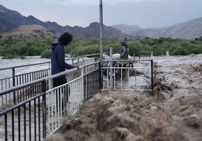 سد باتيس يفيض لأول مرة.. واستغاثات من المحاصرين بالسيول