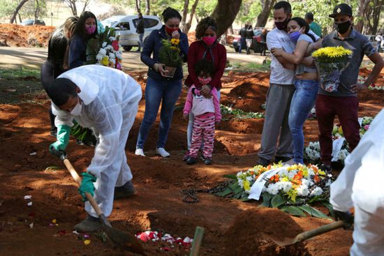 كورونا يسجل إصابات ووفيات جديدة بالبرازيل