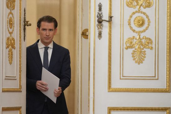 مستشار النمسا يعلن استقالته عقب اتهامه بالرشوة والفساد المالي