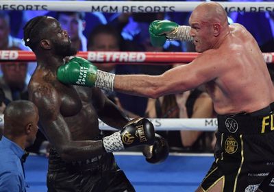  "بلا هزيمة".. تايسون فيوري من سقوط الإدمان إلى بطل العالم بالضربة القاضية