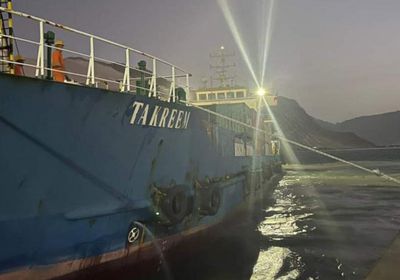 شحنة نفط إماراتية تصل إلى ميناء حولف بسقطرى