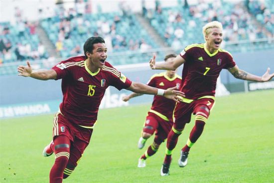 منتخب فنزويلا يُحوّل تأخره إلى انتصار على الإكوادور