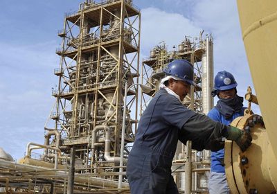 عمال النفط بليبيا يهددون الدبيبة بإغلاق الموانئ