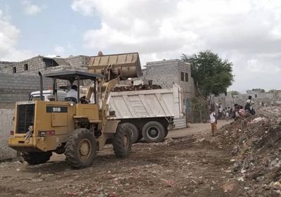 تصفية قنوات الري شرق جعار من المخلفات