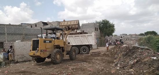 تصفية قنوات الري شرق جعار من المخلفات