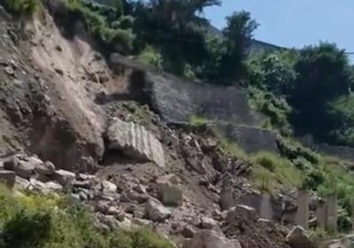 انهيار صخري في منطقة شبان السكنية