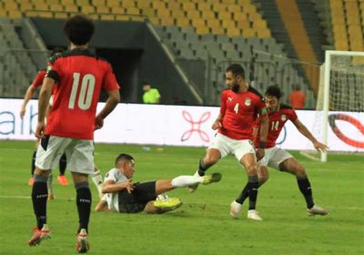 مصر تهزم ليبيا بثلاثية وتتصدر المجموعة السادسة بتصفيات كأس العالم