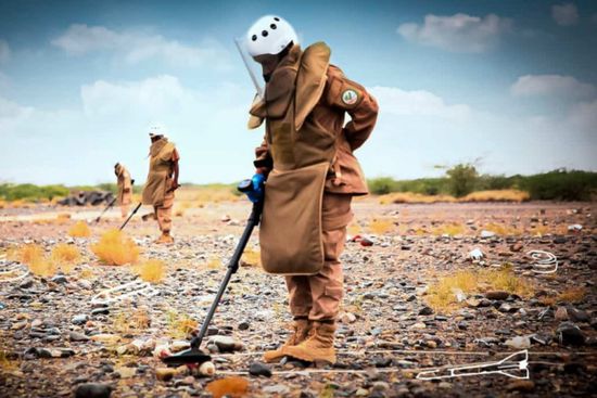 السعودية تنزع إرهاب المليشيات الحوثية وتفكّك ألغامها