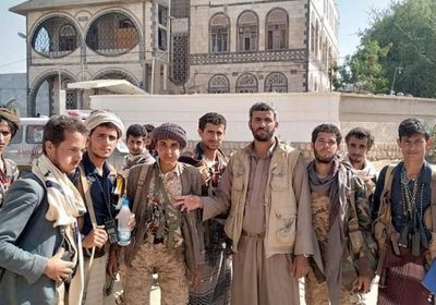 الخيانة مستمرة.. الشرعية تسلم مناطق في الجوبة للحوثيين