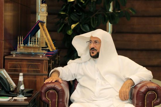 وزير الشؤون الإسلامية السعودي: تخصيص خطبة الجمعة القادمة للتحذير من التستر التجاري 