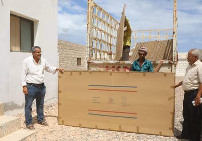 "خليفة الإنسانية" تمنح 60 سبورة مدرسية لـ "تربية سقطرى"