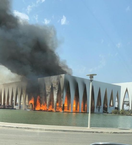 حريق ضخم في مركز مهرجان الجونة (فيديو)