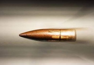 قناص حوثي يقتل مسنة في الصلو