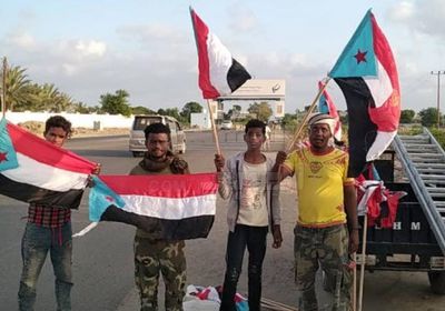 احتفالًا بـ 14 أكتوبر.. علم الجنوب يزين شوارع جعار