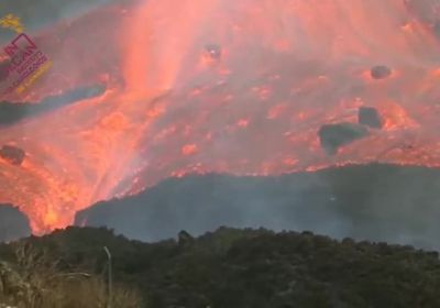 حمم بركانية.. إجلاء سكان جزيرة لا بالما الإسبانية