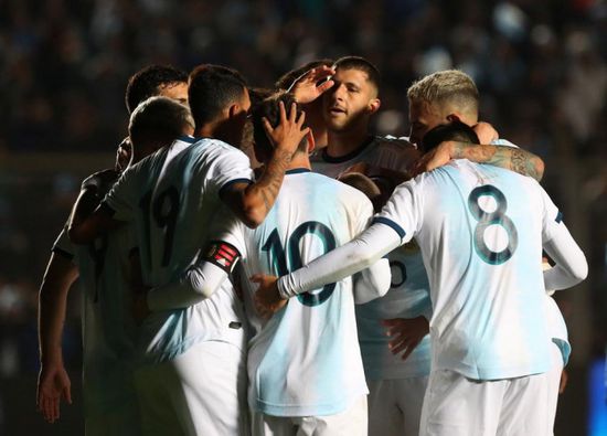 الأرجنتين تقتنص فوزًا ثمينًا من بيرو بتصفيات المونديال
