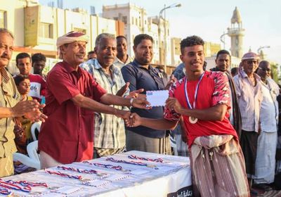 "انتقالي المكلا" يختتم منافسات السباحة بتكريم الفائزين