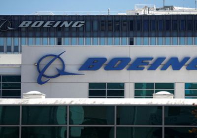 موظفو بوينج يحتجون تنديدًا بقرار بايدن الخاص بالتطعيم