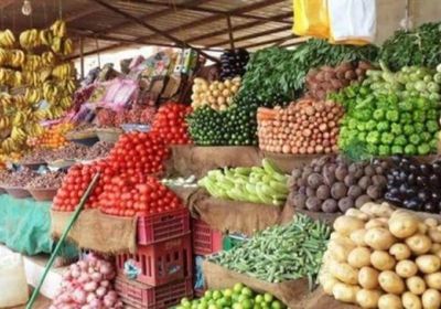 أسعار جديدة في سوق خضروات وفواكه عدن تعرّف عليها