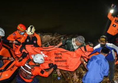 غرق 11 طالبًا خلال نزهة مدرسية في إندونيسيا