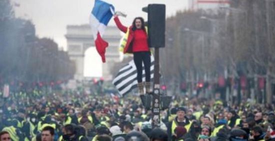  فرنسا.. أربعون ألف شخص يتظاهرون والشهادة الصحية السبب