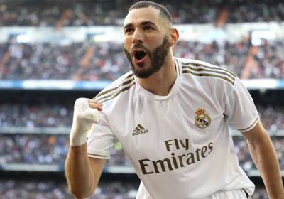 زيدان: بنزيما الأحق بالكرة الذهبية