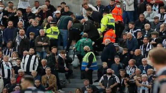  توقف مباراة توتنهام ونيوكاسل بسبب إصابة مشجع بسكتة قلبية