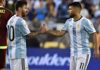  للمرة الثانية.. ميسي يريد أجويرو معه في الفريق