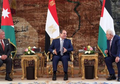 محمود عباس يشيد بالقمة الثلاثية الفلسطينية المصرية الأردنية