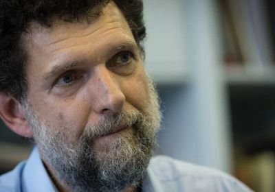 سياسي يتضامن مع كافالا المعتقل بسجون أردوغان