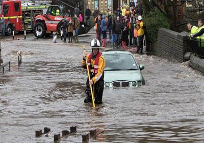 العاصفة "أورور" تضرب جنوب بريطانيا