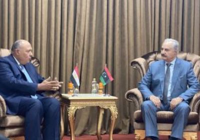 وزير الخارجية المصري يلتقي خفتر وقيادات ليبية