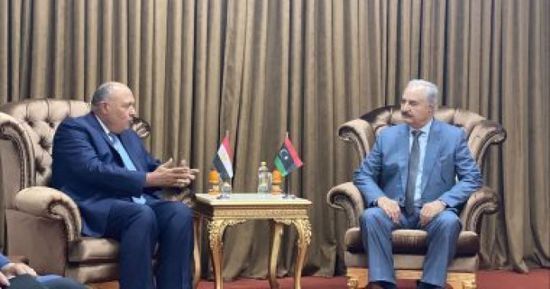 وزير الخارجية المصري يلتقي خفتر وقيادات ليبية