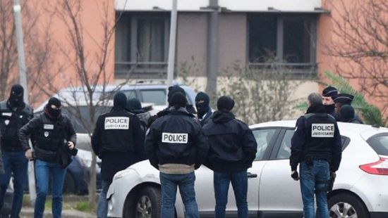 فرنسا: توجيه تهمة الإرهاب لسياسي يميني سابق
