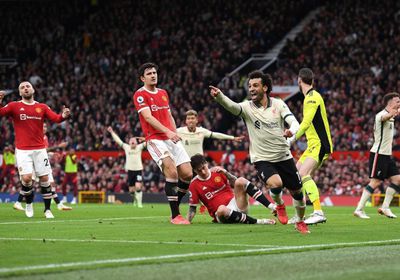 صلاح يتألق ويضرب مانشستر يونايتد بالهاتريك