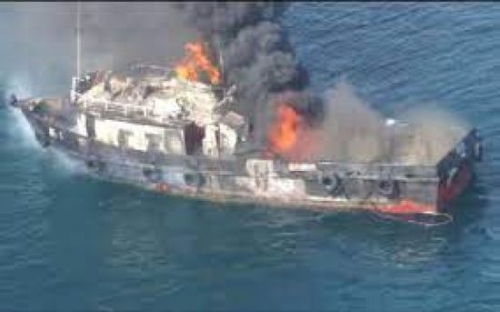  انبعاث غازات سامة من سفينة شحن مشتعلة قبالة سواحل كندا