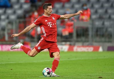 هدف يفصل ليفاندوفسكي عن قائمة تاريخية