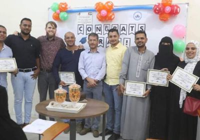 "سقطرى للتدريب" يكرم خريجي دفعة جديدة من طلابه 