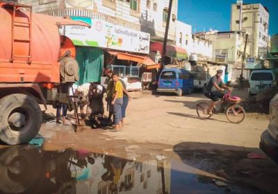 تواصل صيانة شبكة الصرف في الشيخ عثمان