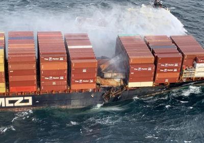 كندا: سقوط 100 حاوية من سفينة محملة بشحنة كيماويات