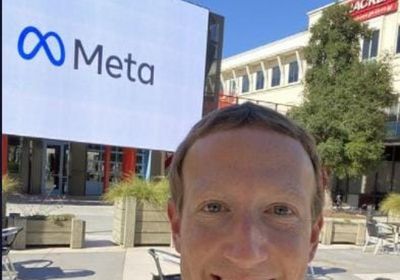 مارك زوركبيرج ينشر أول صورة له بجوار اسم شركته الجديد