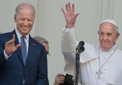  إلغاء تغطية لقاء بايدن وبابا الفاتيكان الإعلامية تثير الجدل