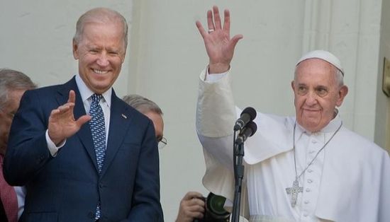  إلغاء تغطية لقاء بايدن وبابا الفاتيكان الإعلامية تثير الجدل