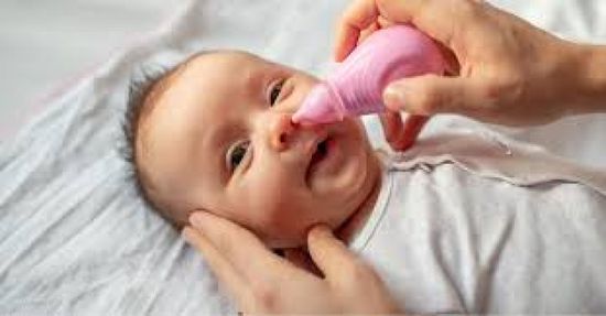 طريقة تنظيف أنف الرضيع.. ساعد طفلك ليتنفس بشكل طبيعي